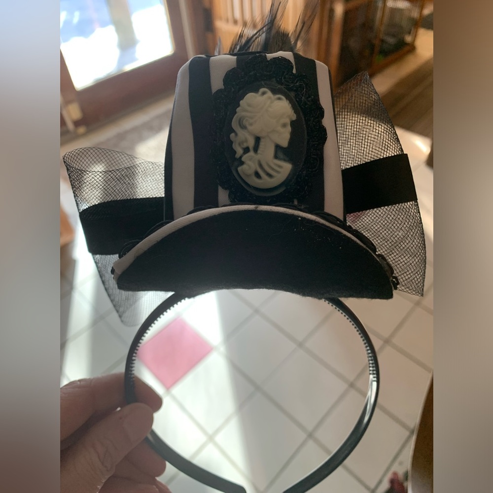 🎉 Party City 🎉 Black & Bone 2pc set Choker and Fashion Headband - Picture 4 of 8